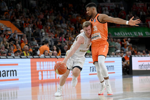 据亮眼时 据亮眼时